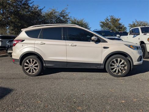 Used 2018 Ford Escape Titanium image 2