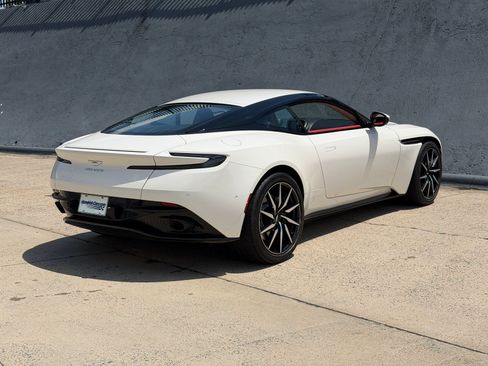 Used 2019 Aston Martin DB11 Coupe RWD image 16