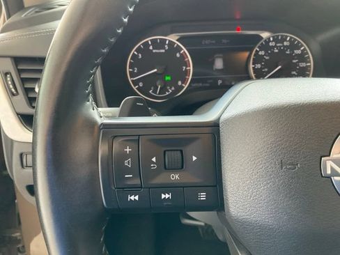 Used 2025 Nissan Rogue SV AWD/4WD image 9