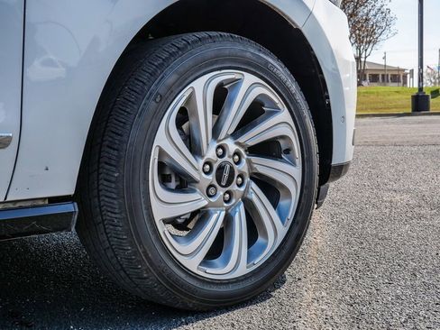 Used 2024 Lincoln Navigator Reserve image 9