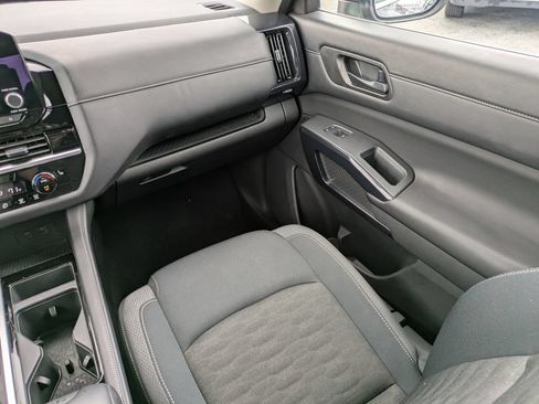 Certified 2025 Nissan Pathfinder SV AWD/4WD image 17