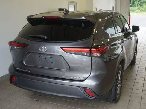 Used 2023 Toyota Highlander XLE AWD/4WD image 16