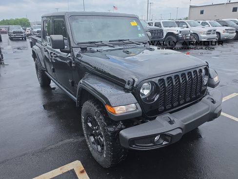 Used 2022 Jeep Gladiator Sport AWD/4WD image 1