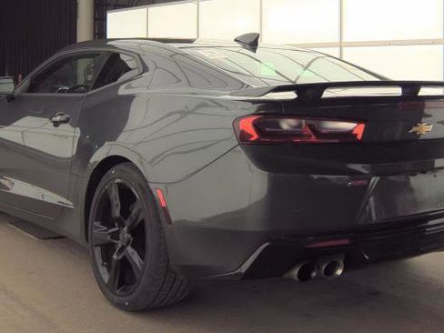 Used 2017 Chevrolet Camaro SS RWD image 2