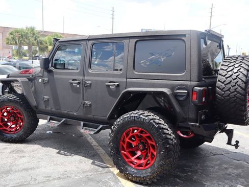 Used 2018 Jeep Wrangler Unlimited Sahara w/ Uconnect 4C Nav & Sound Group AWD/4WD image 7