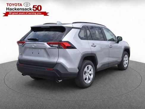 Used 2021 Toyota RAV4 LE w/ Carpet Mat Package (TMS) AWD/4WD image 4