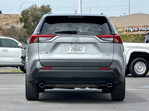Used 2025 Toyota RAV4 XLE AWD/4WD image 4