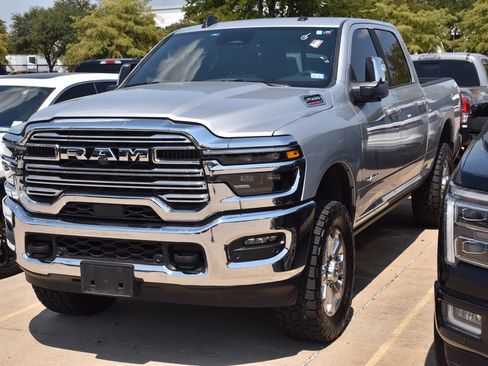 Used 2026 RAM 2500 Laramie AWD/4WD image 2
