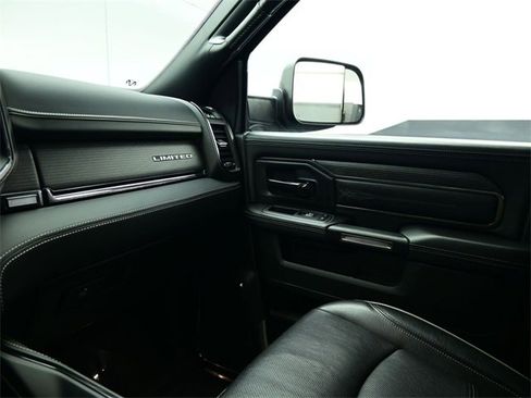 Used 2022 RAM 3500 Limited w/ Max Tow Package image 30