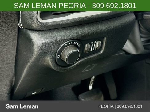 New 2027 Chrysler Pacifica Limited w/ Family Tech Group FWD image 10