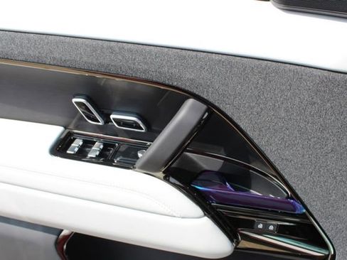 New 2025 Land Rover Range Rover Sport SE image 18