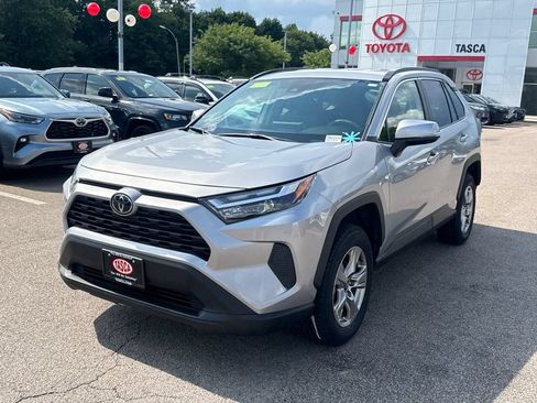 Used 2025 Toyota RAV4 XLE AWD/4WD image 3