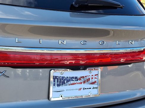 Used 2016 Lincoln MKX Premiere image 16