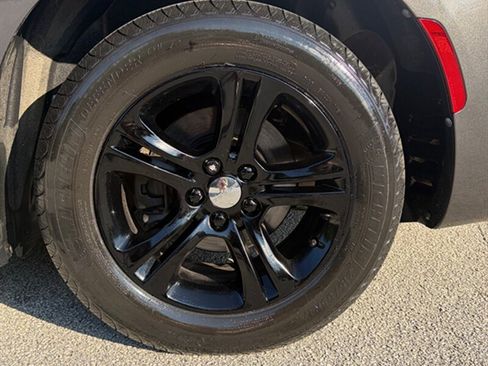Used 2019 Dodge Charger SXT RWD image 28