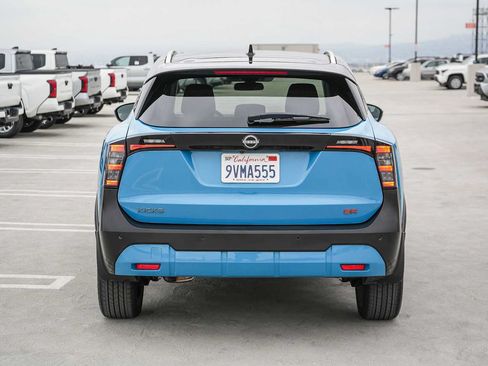 Used 2025 Nissan Kicks SR FWD image 7