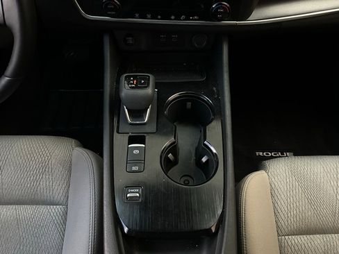 Used 2025 Nissan Rogue SV image 15