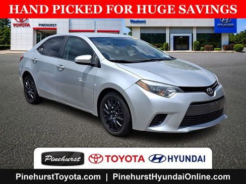 Used 2015 Toyota Corolla LE FWD image 1