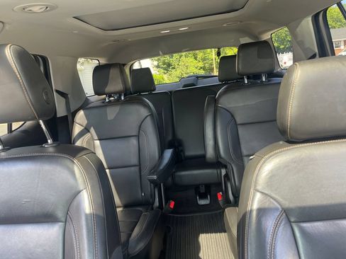Used 2020 Chevrolet Traverse LT w/ LT Premium Package AWD/4WD image 31