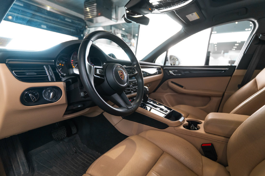 Certified 2023 Porsche Macan S AWD/4WD image 4