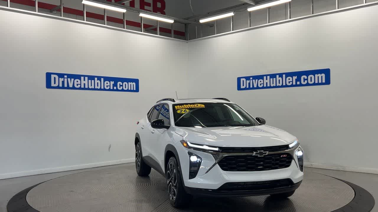Used 2026 Chevrolet Trax RS w/ Sunroof Package FWD image 5