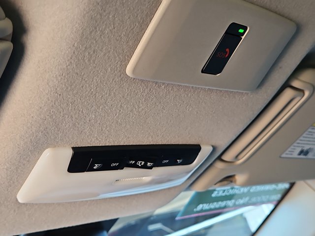 Certified 2025 Nissan Versa SR w/ Trunk Package FWD image 19
