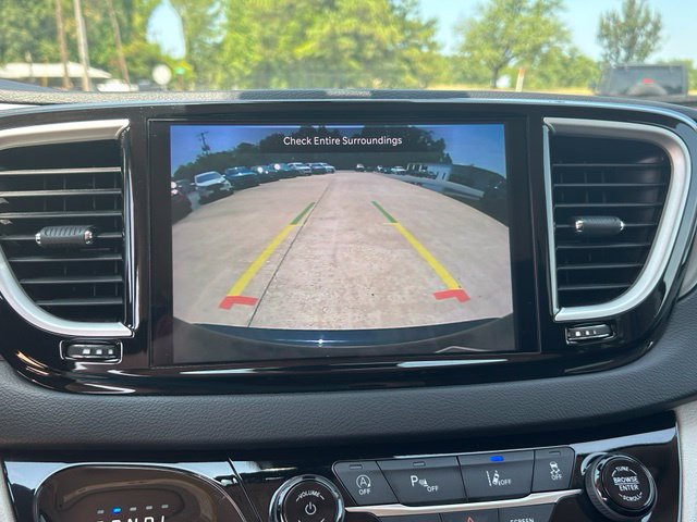 Used 2023 Chrysler Pacifica Touring-L FWD image 14