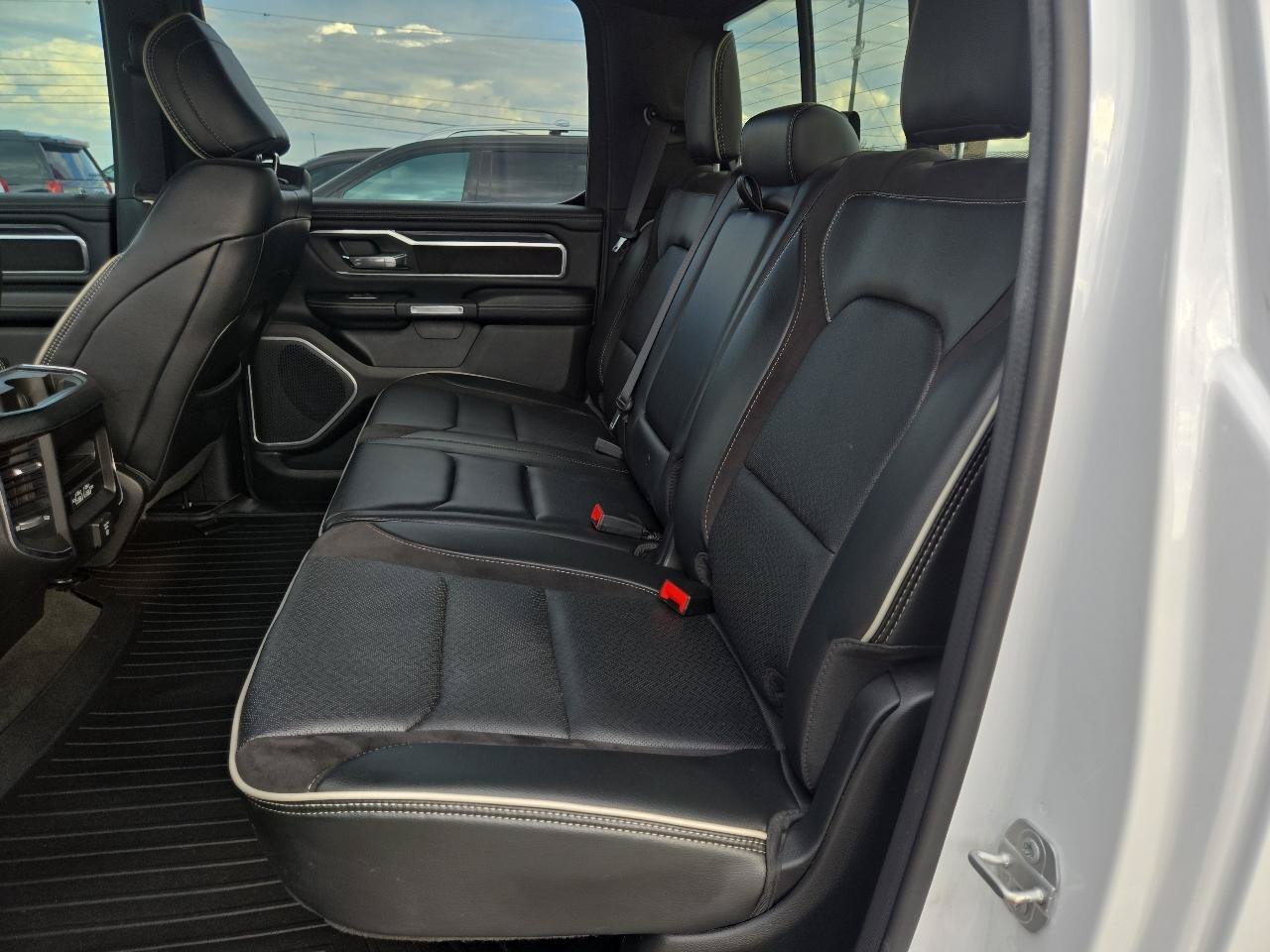 Used 2023 RAM 1500 Laramie AWD/4WD image 18