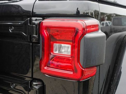 New 2026 Jeep Wrangler Unlimited Rubicon w/ Technology Group image 9