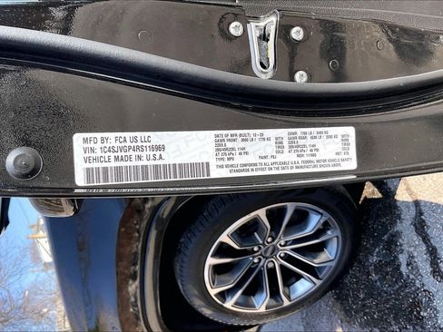 Used 2024 Jeep Grand Wagoneer Series III image 33