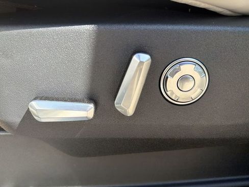 New 2026 Lincoln Navigator Premiere AWD/4WD image 12