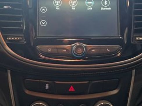 Used 2019 Chevrolet Trax LT w/ LT Convenience Package image 19