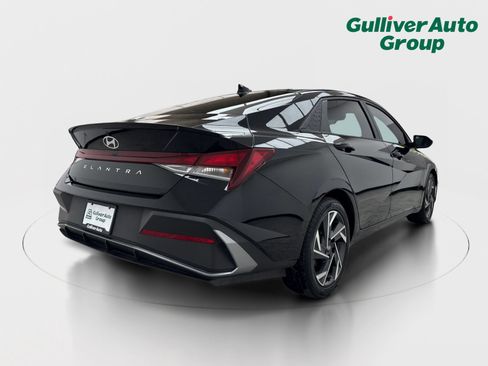 Used 2025 Hyundai Elantra Sport FWD image 8