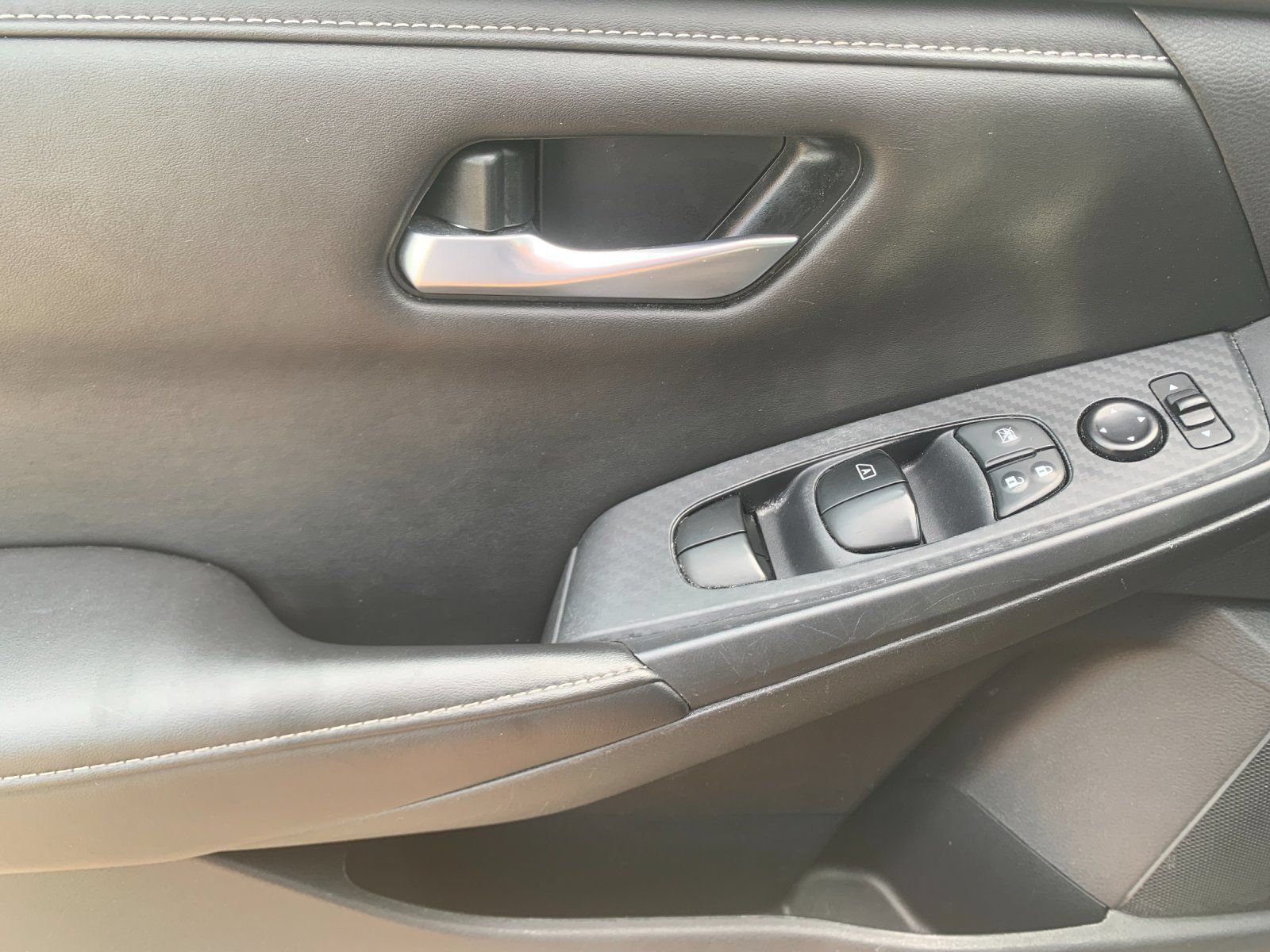 Used 2025 Nissan Sentra SV FWD image 13