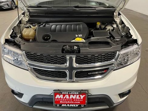 Used 2017 Dodge Journey SXT w/ Chrome Appearance Group FWD image 9