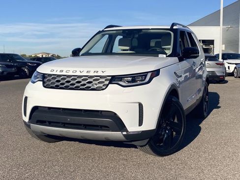 Used 2025 Land Rover Discovery S image 3