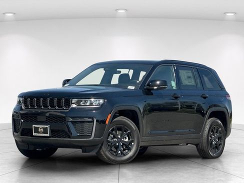 New 2026 Jeep Grand Cherokee Altitude AWD/4WD image 2