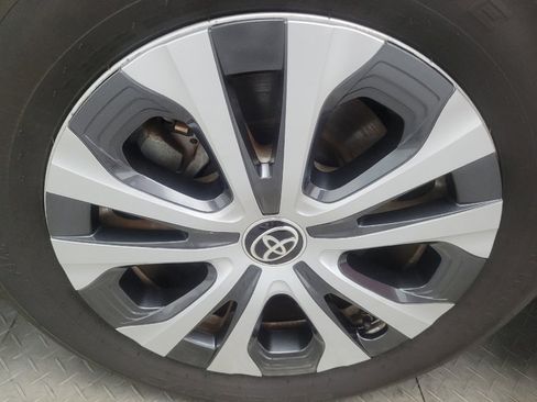 Used 2021 Toyota Prius Prime LE FWD image 31