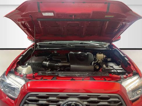 Used 2022 Toyota Tacoma TRD Off-Road w/ Truck Exterior Package (TMS) AWD/4WD image 28