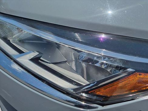 Used 2021 Nissan Kicks SV FWD image 8