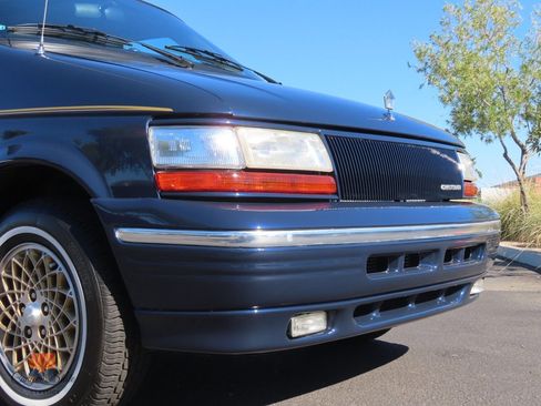 Used 1995 Chrysler Town & Country 4dr Wagon FWD image 34