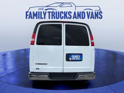 Used 2018 Chevrolet Express 3500 LT w/ LT Preferred Equipment Group RWD image 4