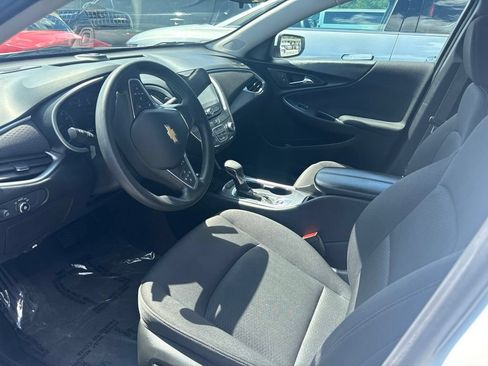 Used 2024 Chevrolet Malibu LT FWD image 3
