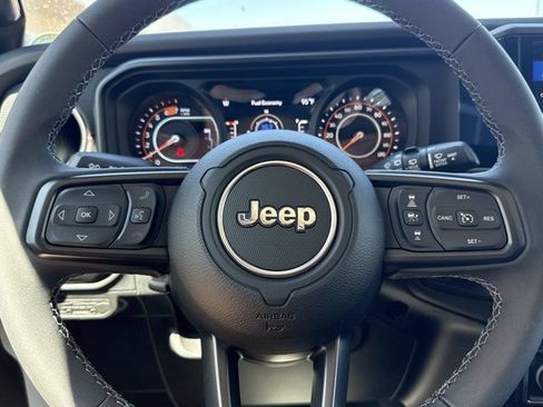 Used 2026 Jeep Wrangler Unlimited Rubicon AWD/4WD image 17