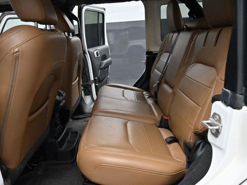 Used 2022 Jeep Wrangler Unlimited Sahara AWD/4WD image 28