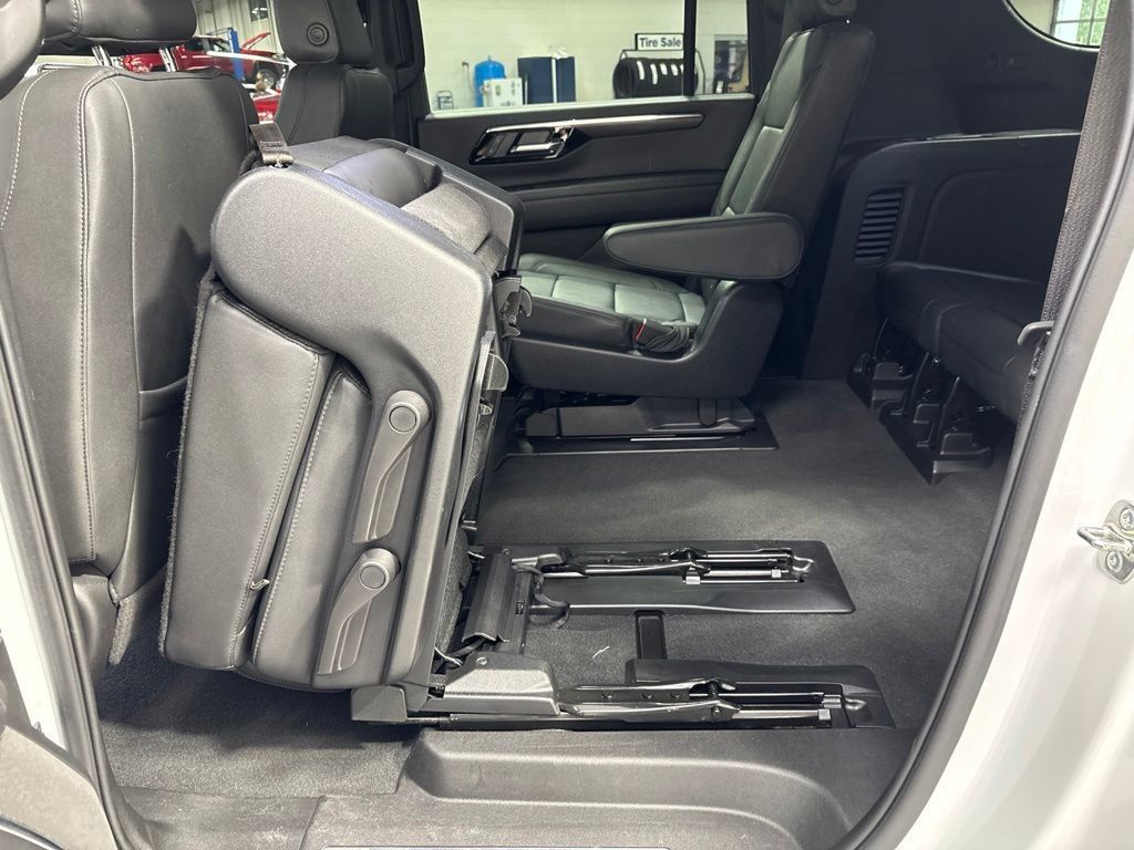 Used 2026 Chevrolet Suburban LT w/ Comfort Package AWD/4WD image 52