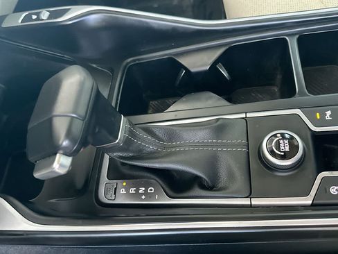 Used 2025 Kia Sorento S FWD image 21