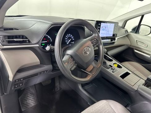 Used 2024 Toyota Sienna LE image 13