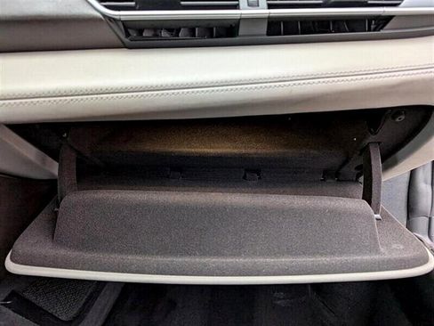 Used 2019 BMW i8 Roadster image 26