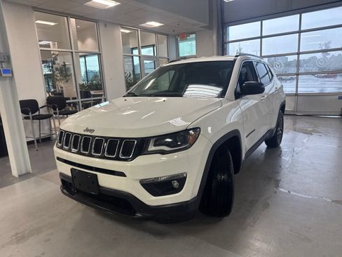 Used 2017 Jeep Compass Latitude FWD image 14