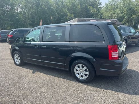 Used 2010 Chrysler Town & Country LX image 22